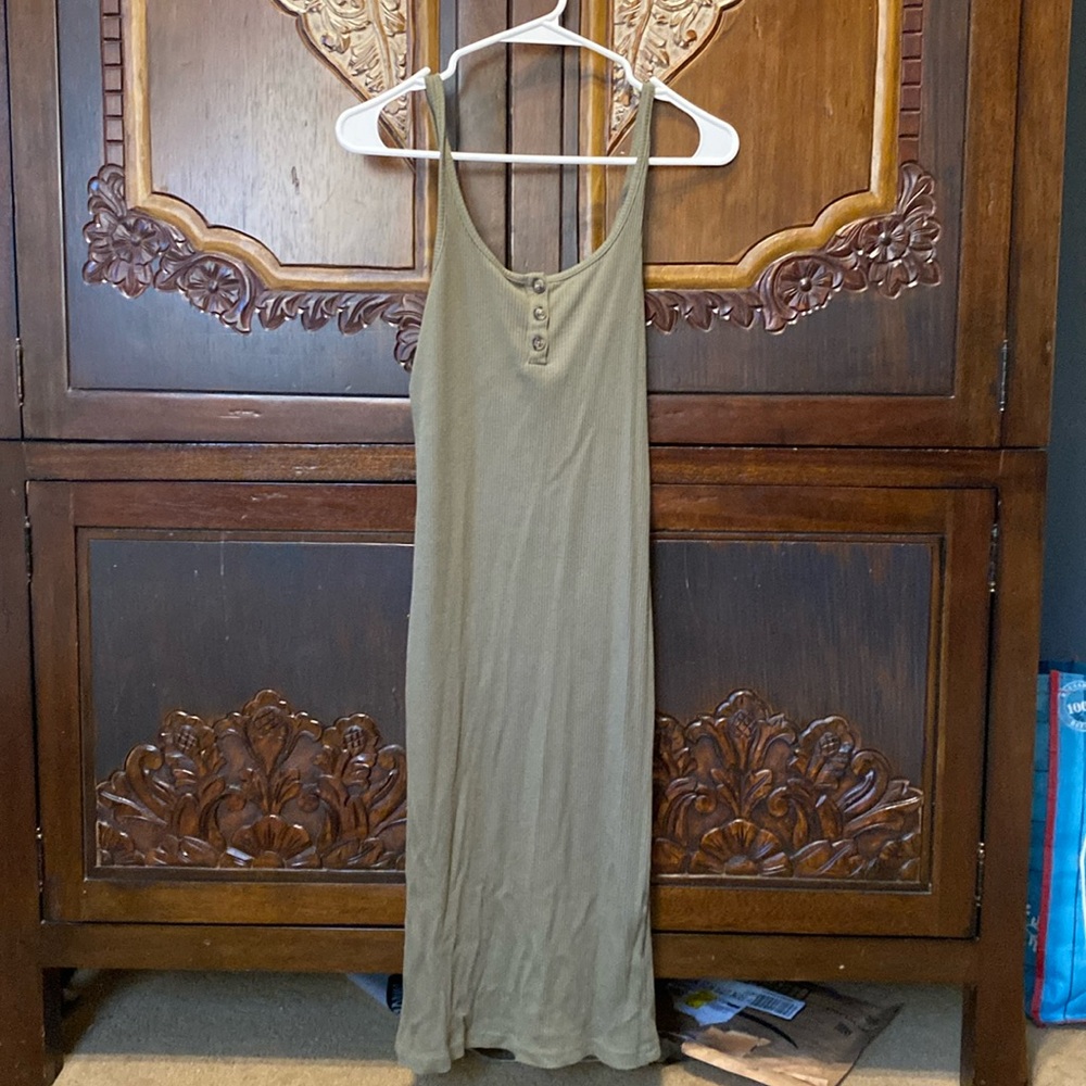 Green long fitted dress